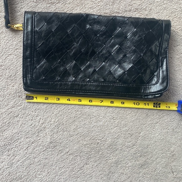 Urban Expressions black vegan woven clutch - Picture 3 of 9